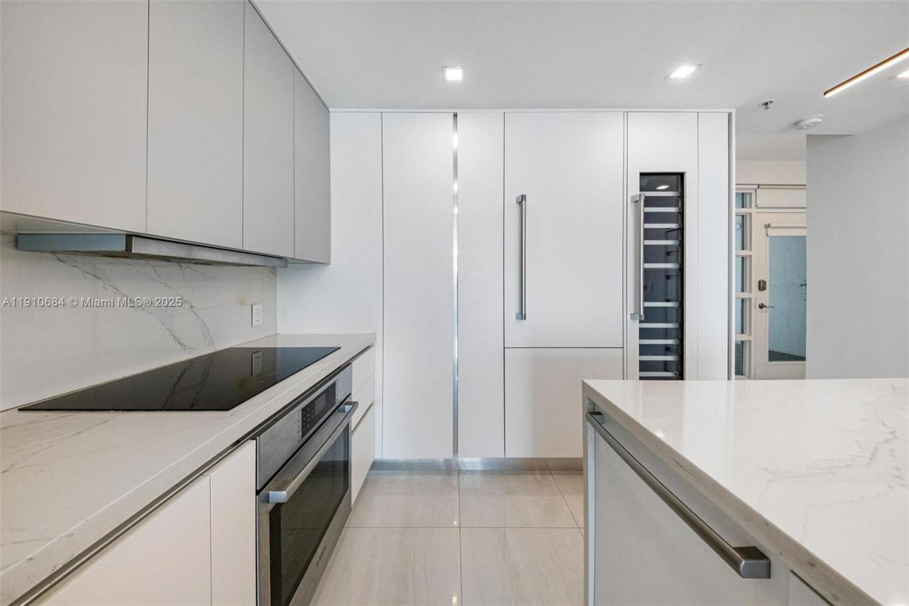 7918 Harbour Island Dr, Unit 207, North Bay Village, FL 33141 Photo