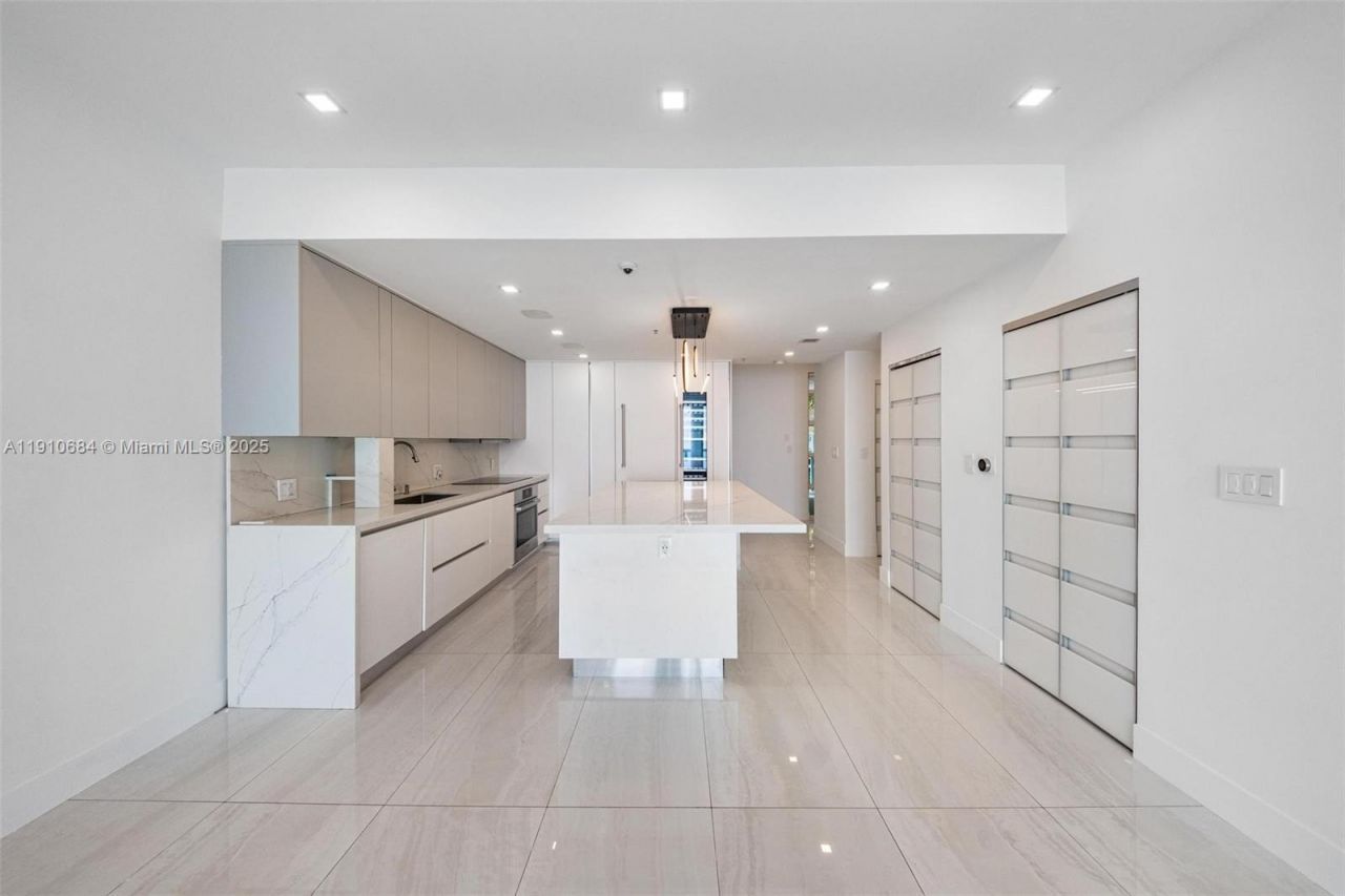 7918 Harbour Island Dr, Unit 207, North Bay Village, FL 33141 Photo