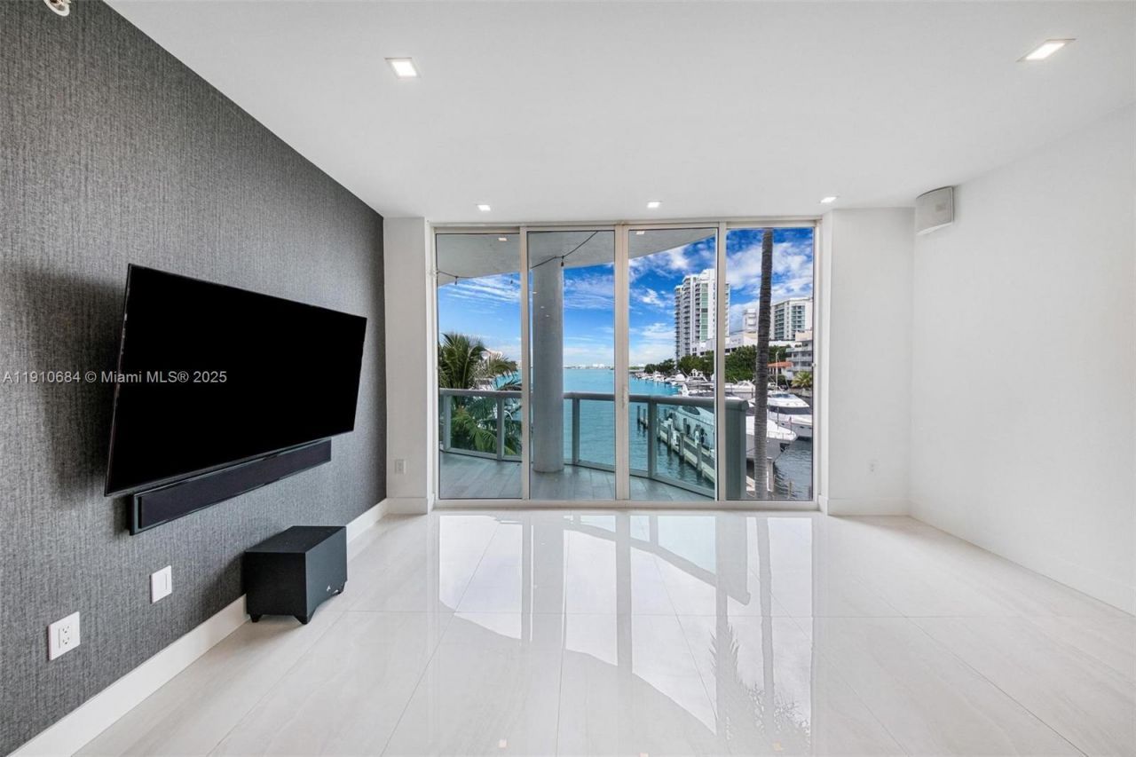 7918 Harbour Island Dr, Unit 207, North Bay Village, FL 33141 Photo