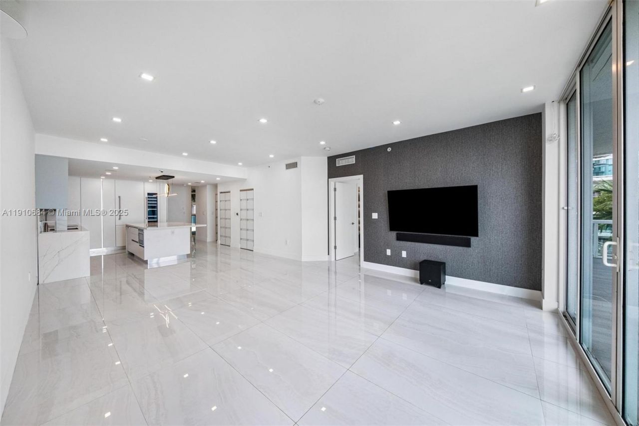 7918 Harbour Island Dr, Unit 207, North Bay Village, FL 33141 Photo