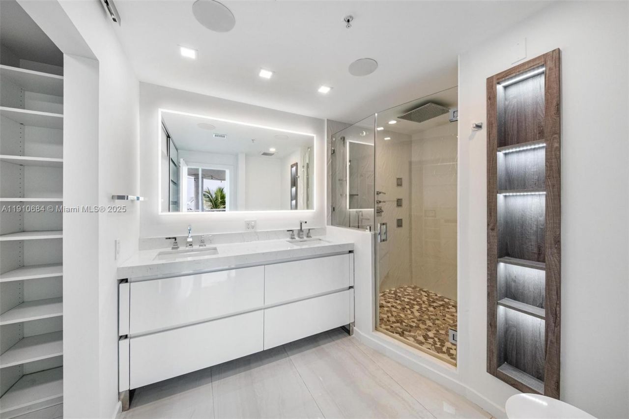 7918 Harbour Island Dr, Unit 207, North Bay Village, FL 33141 Photo