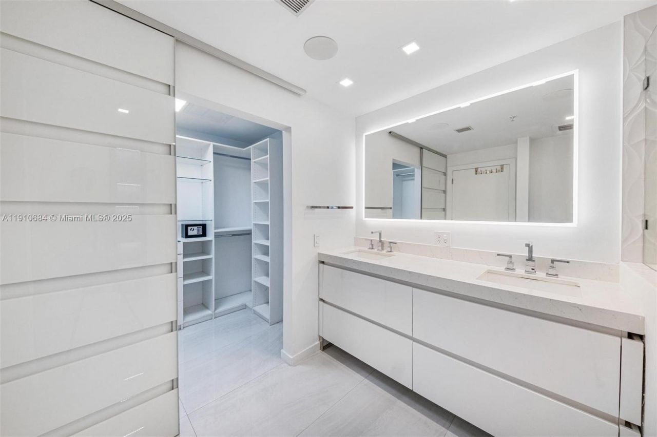 7918 Harbour Island Dr, Unit 207, North Bay Village, FL 33141 Photo