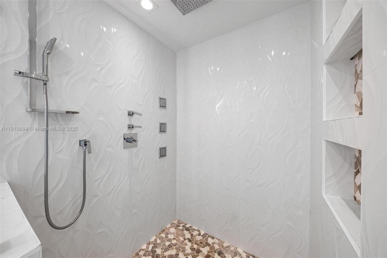 7918 Harbour Island Dr, Unit 207, North Bay Village, FL 33141 Photo