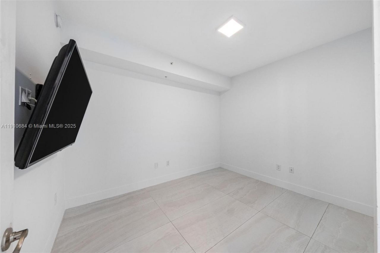 7918 Harbour Island Dr, Unit 207, North Bay Village, FL 33141 Photo