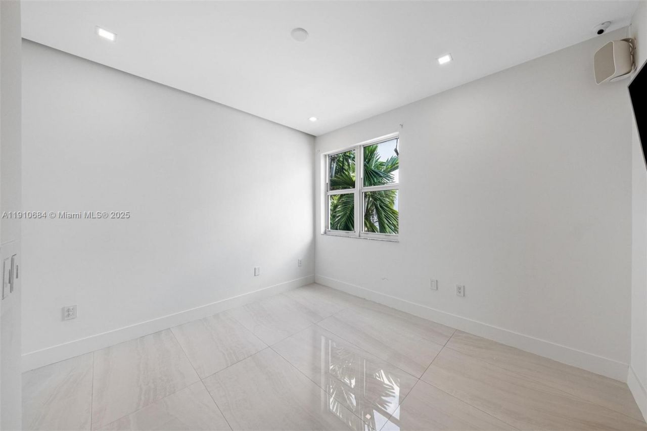 7918 Harbour Island Dr, Unit 207, North Bay Village, FL 33141 Photo