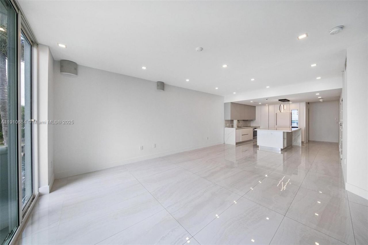 7918 Harbour Island Dr, Unit 207, North Bay Village, FL 33141 Photo