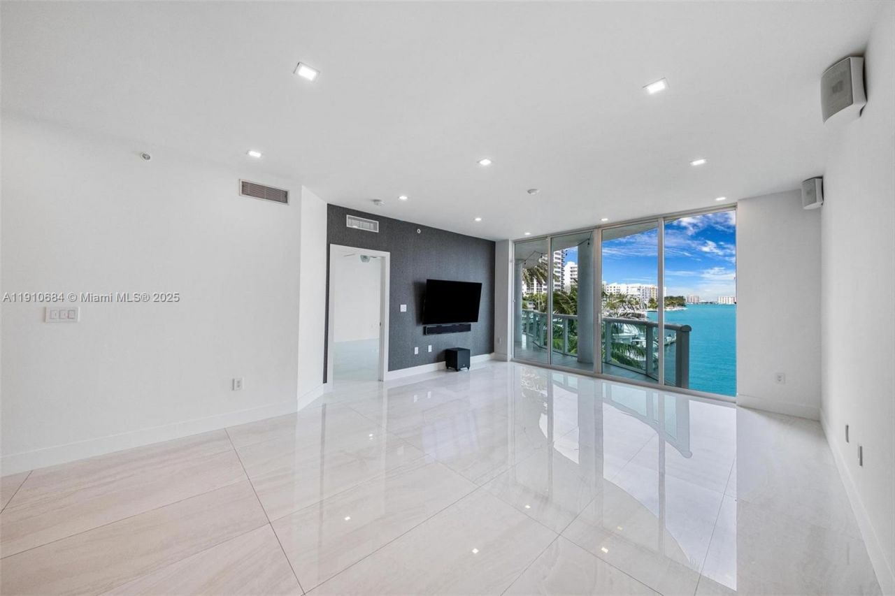 7918 Harbour Island Dr, Unit 207, North Bay Village, FL 33141 Photo