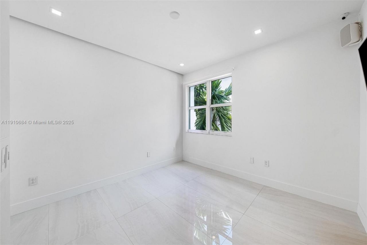 7918 Harbour Island Dr, Unit 207, North Bay Village, FL 33141 Photo