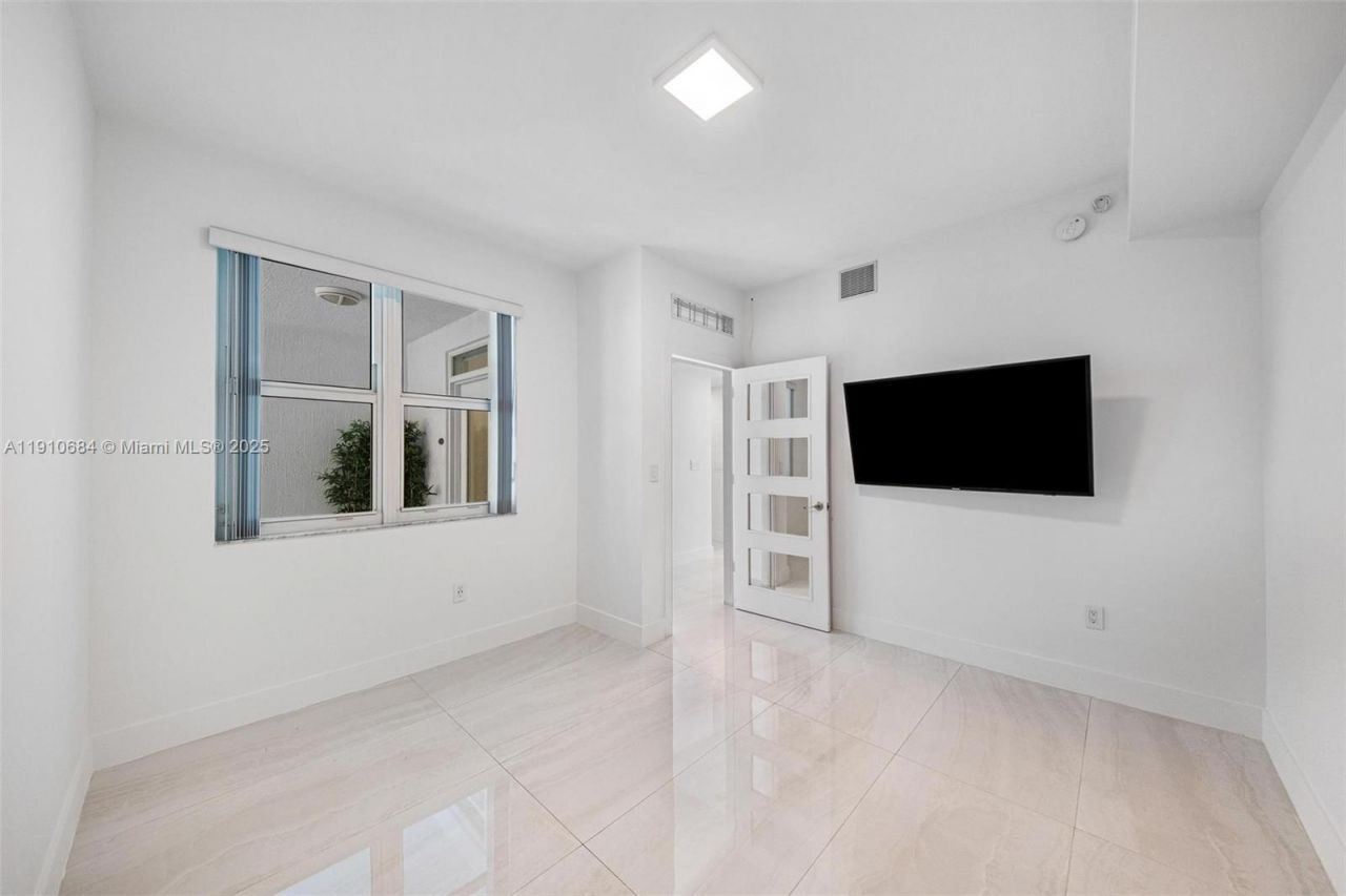 7918 Harbour Island Dr, Unit 207, North Bay Village, FL 33141 Photo