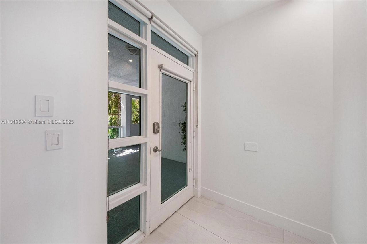 7918 Harbour Island Dr, Unit 207, North Bay Village, FL 33141 Photo