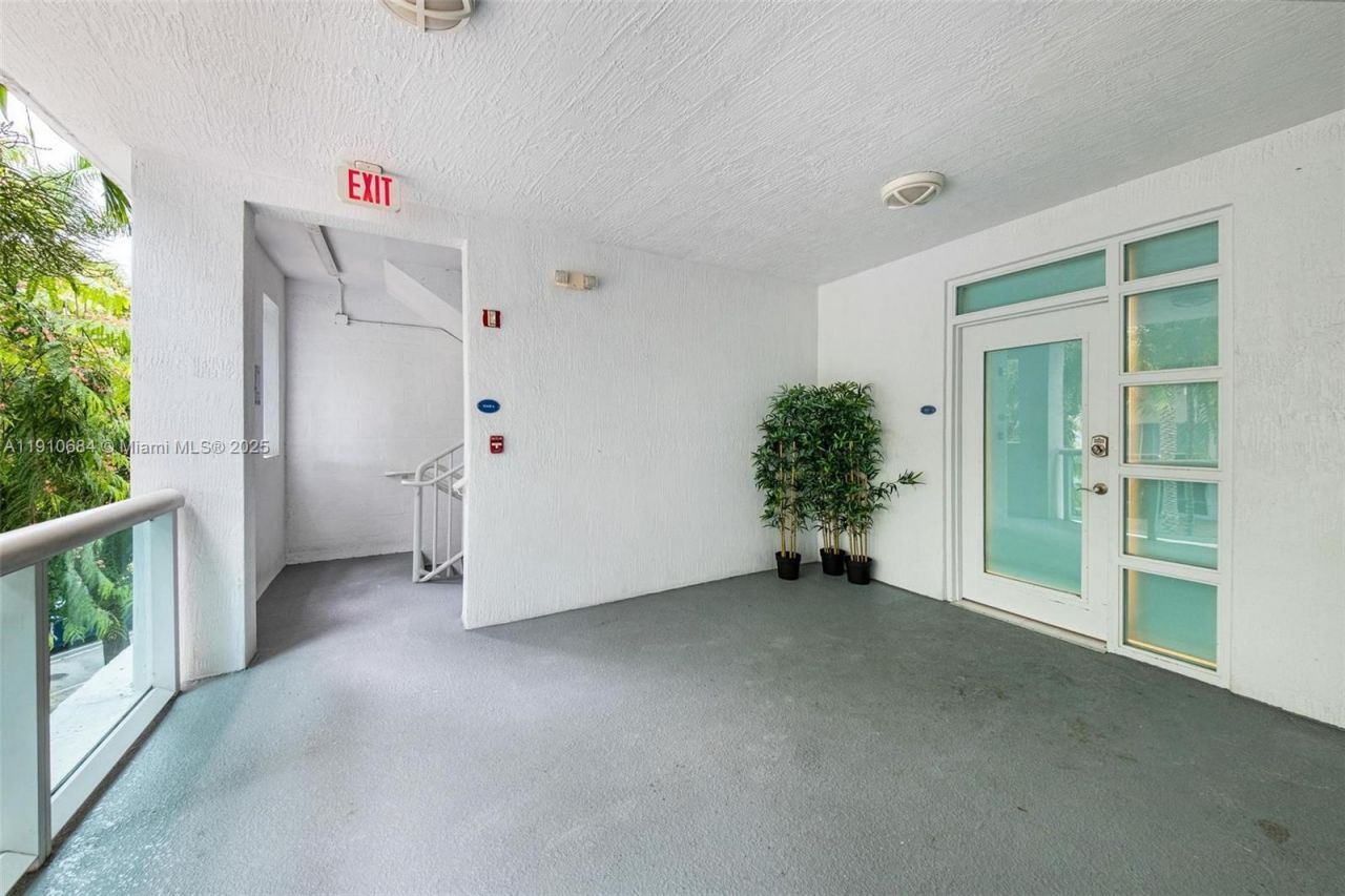 7918 Harbour Island Dr, Unit 207, North Bay Village, FL 33141 Photo