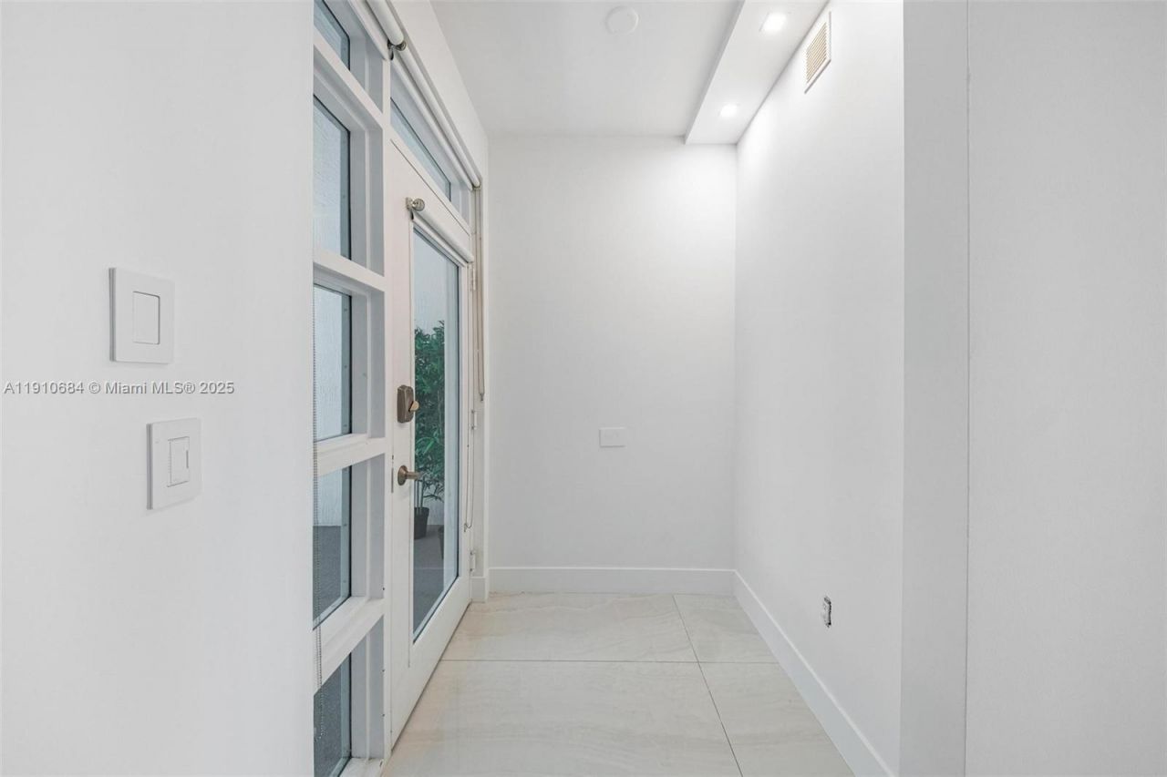 7918 Harbour Island Dr, Unit 207, North Bay Village, FL 33141 Photo