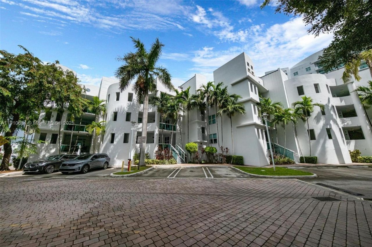 7918 Harbour Island Dr, Unit 207, North Bay Village, FL 33141 Photo