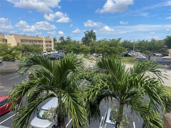 8460 Sunrise Lakes Blvd, Unit 308, Sunrise, FL 33322