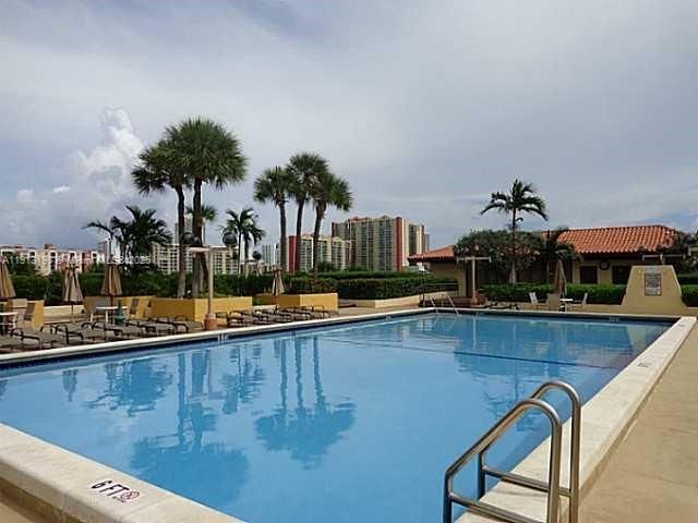 290 174th St, Unit M10, Sunny Isles Beach, FL 33160 Photo