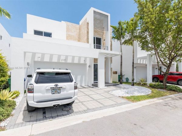 6745 NW 103rd Ave, Doral, FL 33178