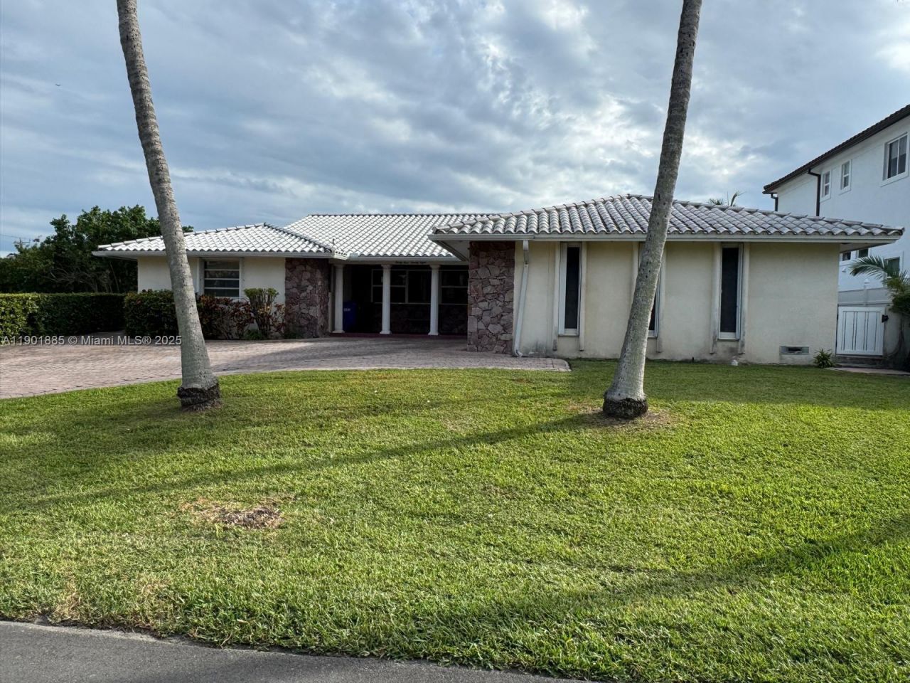 3428 NE 169th St, North Miami Beach, FL 33160 Photo