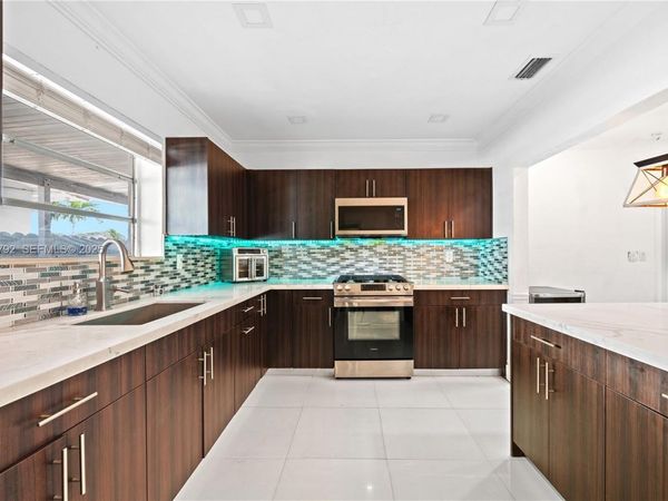 5355 W 5th Ln, Hialeah, FL 33012