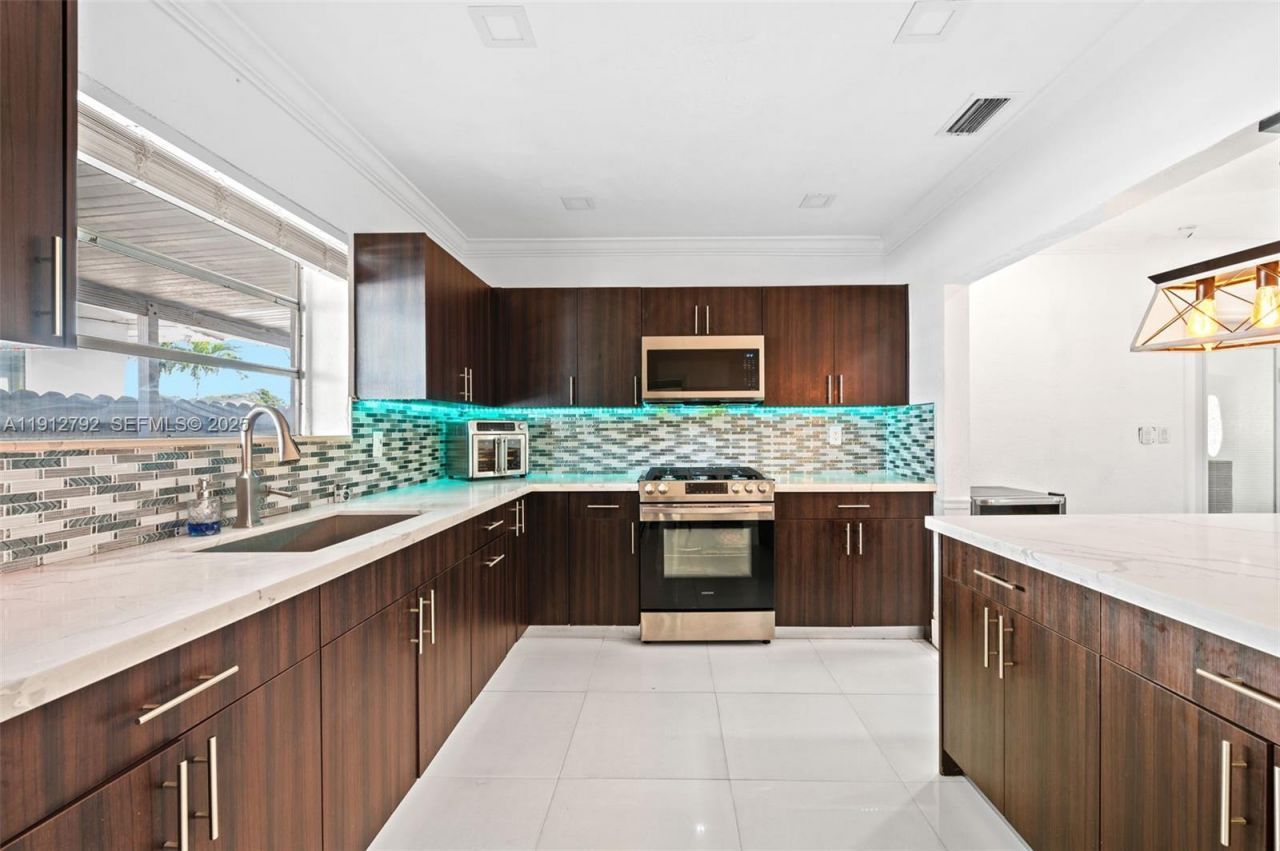 5355 W 5th Ln, Hialeah, FL 33012 Photo