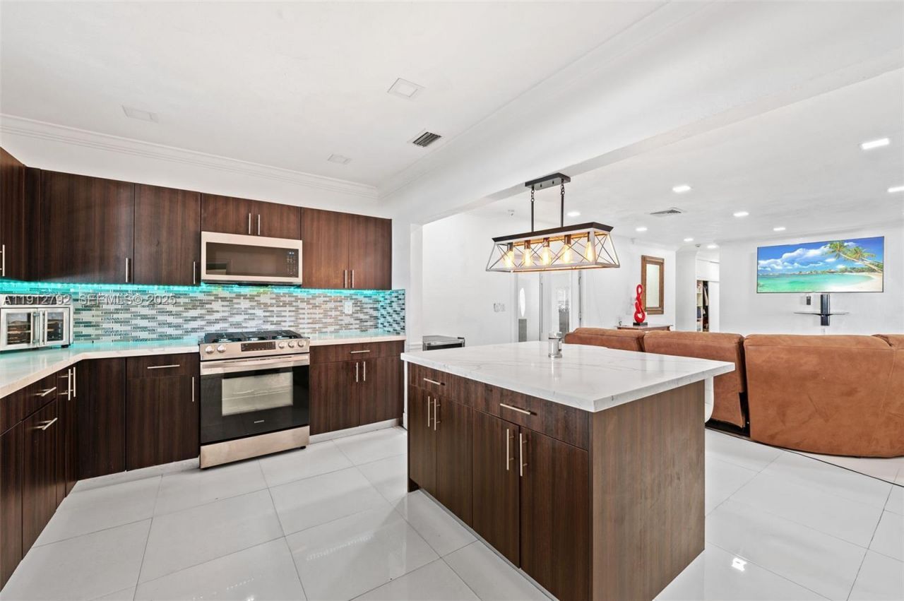 5355 W 5th Ln, Hialeah, FL 33012 Photo