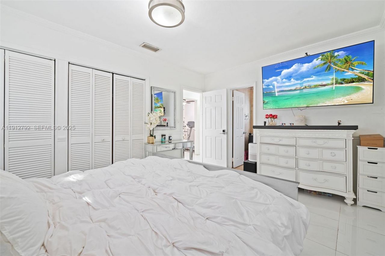 5355 W 5th Ln, Hialeah, FL 33012 Photo