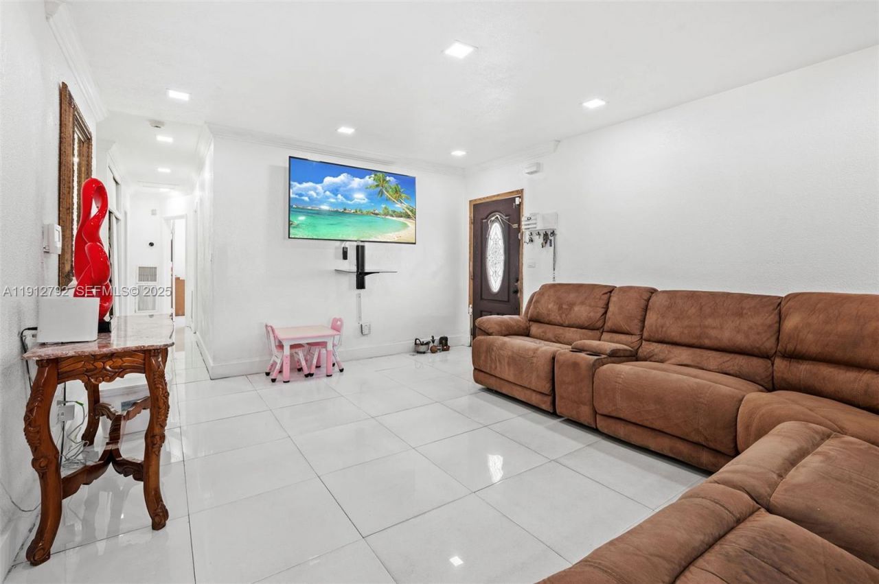 5355 W 5th Ln, Hialeah, FL 33012 Photo