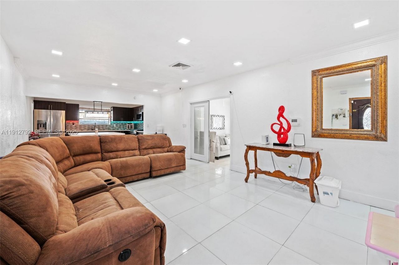 5355 W 5th Ln, Hialeah, FL 33012 Photo