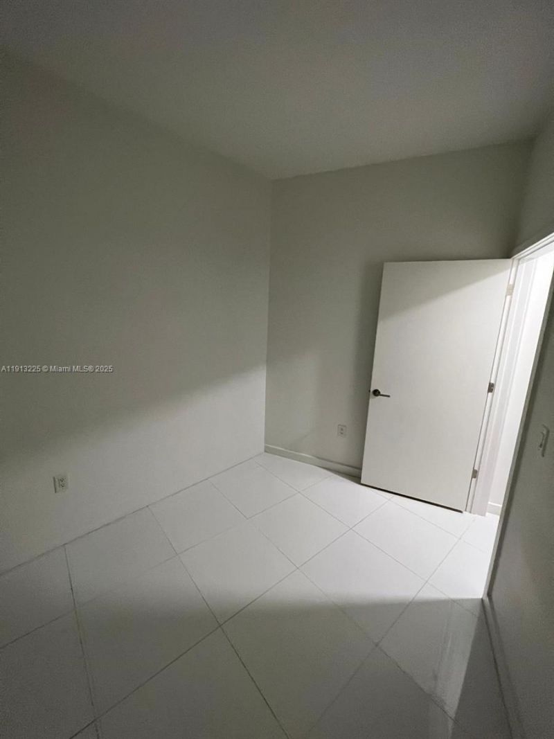 851 NE 1st Ave, Unit 903, Miami, FL 33132 Photo