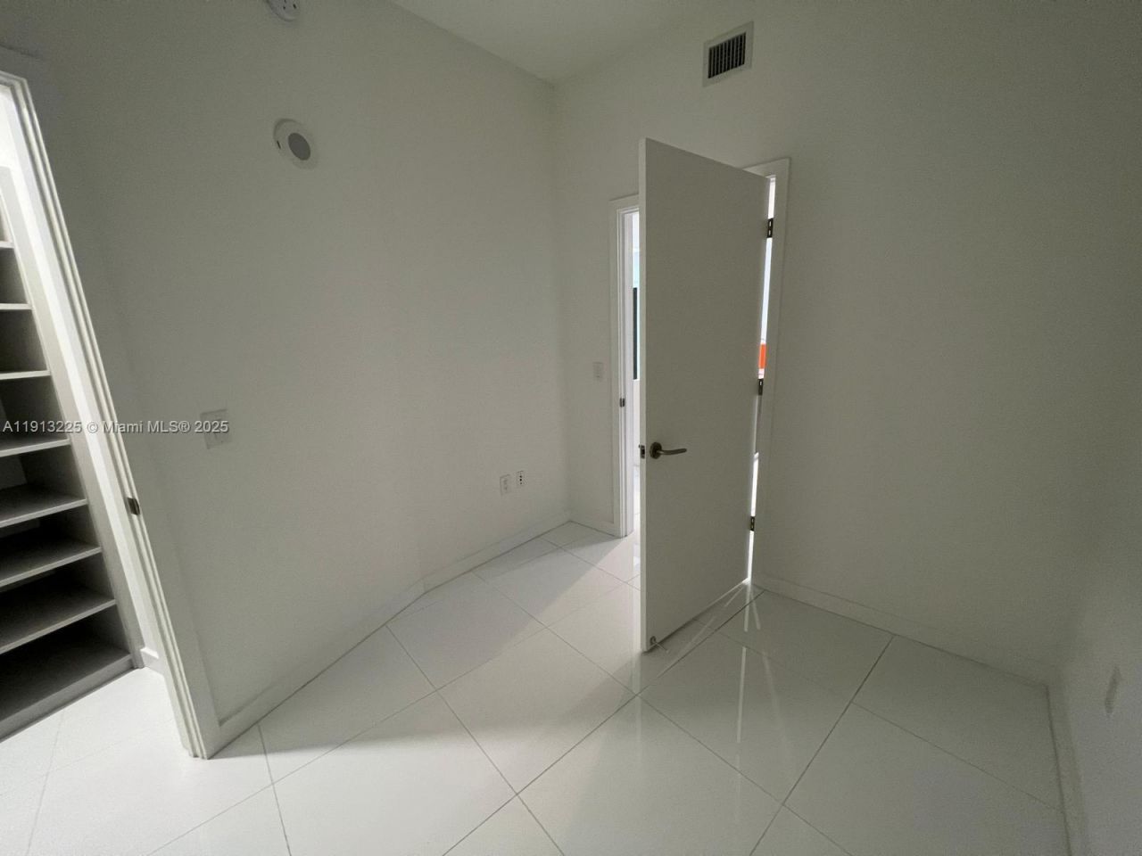 851 NE 1st Ave, Unit 903, Miami, FL 33132 Photo