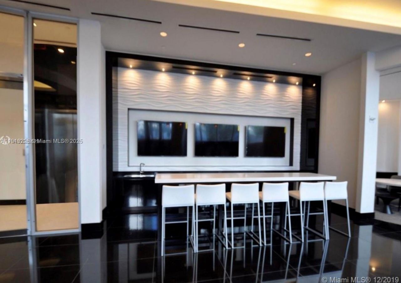 851 NE 1st Ave, Unit 903, Miami, FL 33132 Photo