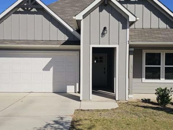 223 Sweetwater Creek LN, Hutto, TX 78634