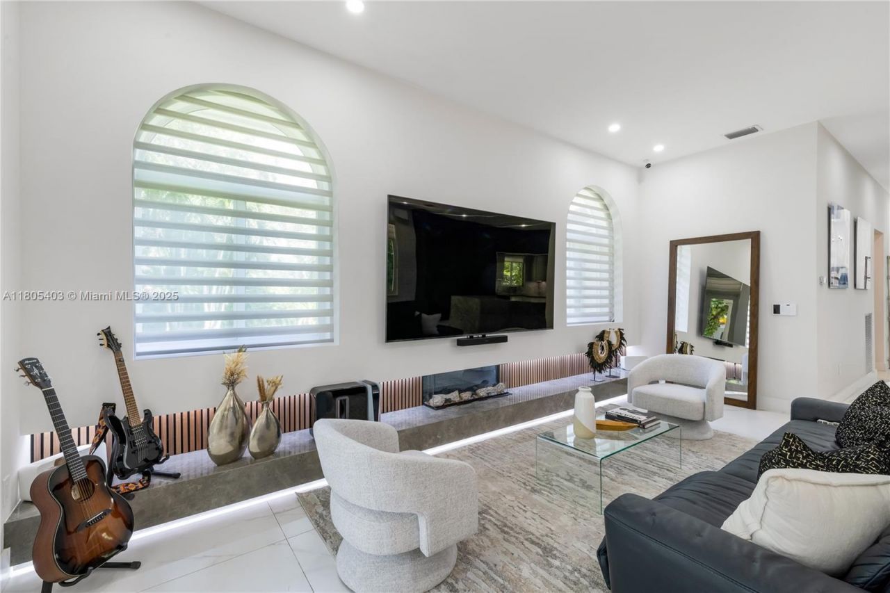 8941 SW 65th Ct, Pinecrest, FL 33156 Photo