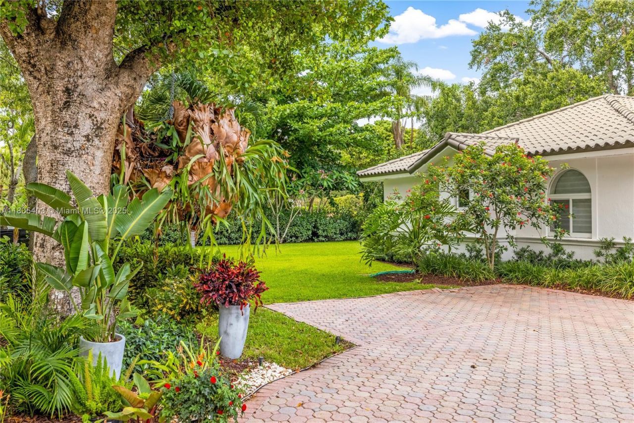 8941 SW 65th Ct, Pinecrest, FL 33156 Photo