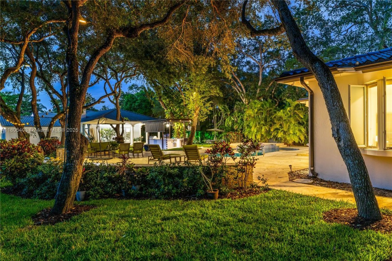 8941 SW 65th Ct, Pinecrest, FL 33156 Photo