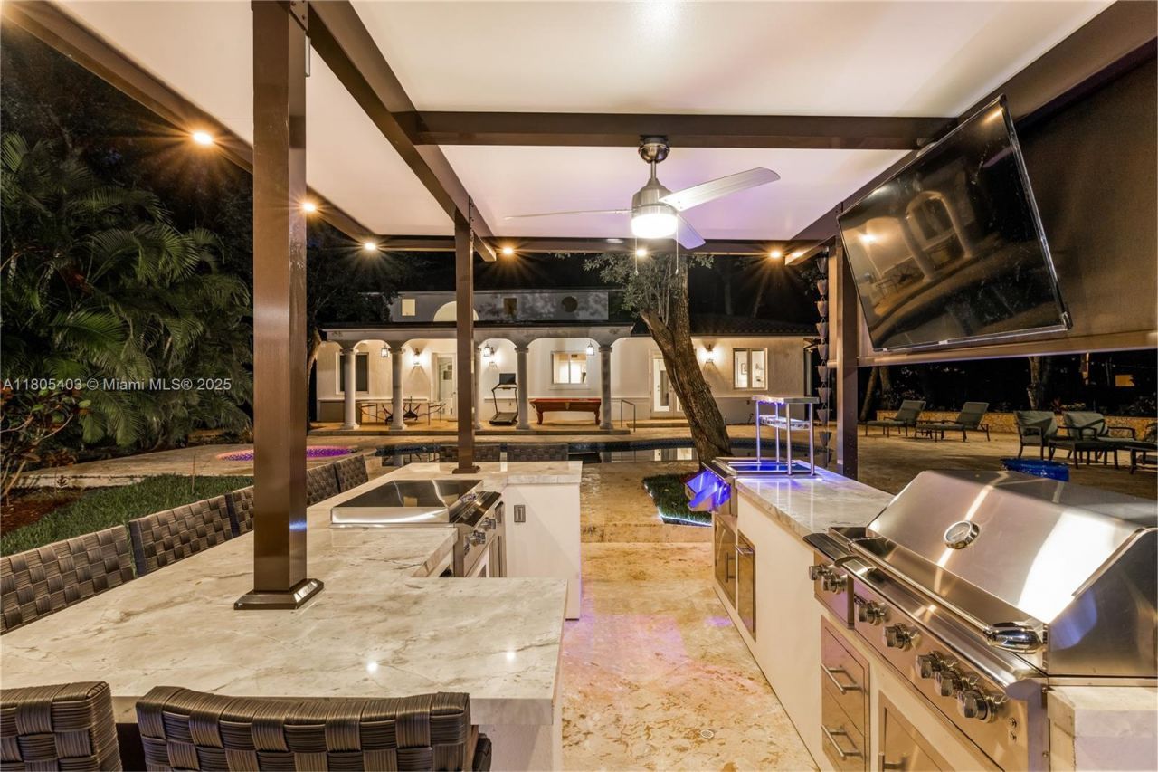 8941 SW 65th Ct, Pinecrest, FL 33156 Photo