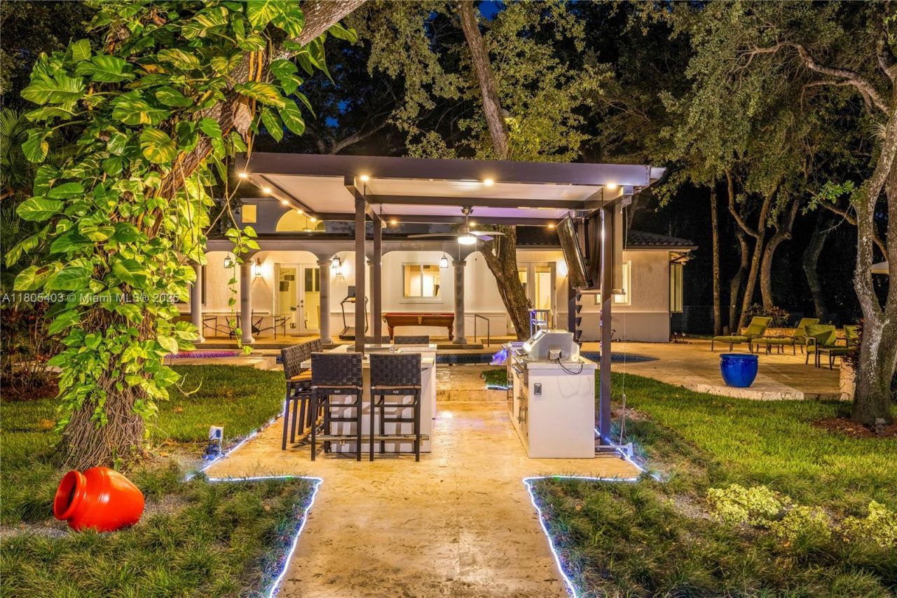 8941 SW 65th Ct, Pinecrest, FL 33156 Photo