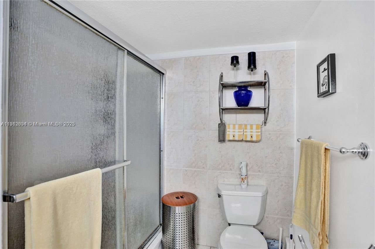 1000 NE 191st St, Unit 21, Miami, FL 33179 Photo