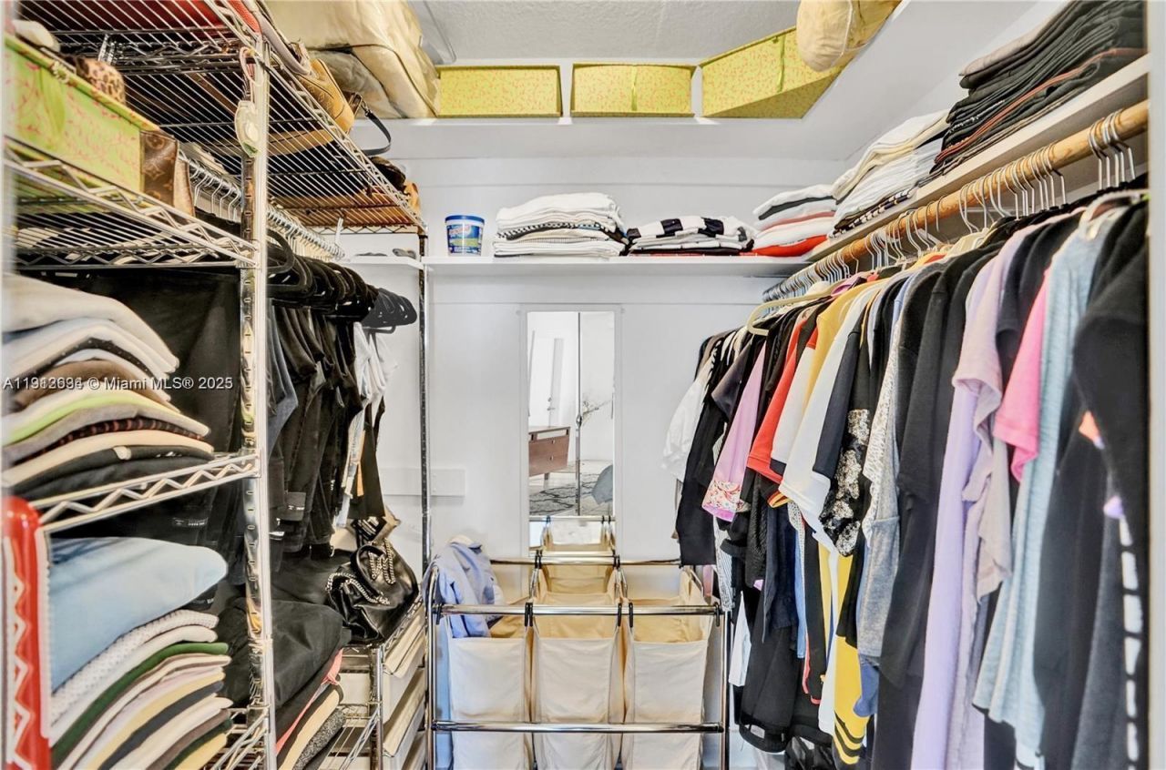 1000 NE 191st St, Unit 21, Miami, FL 33179 Photo