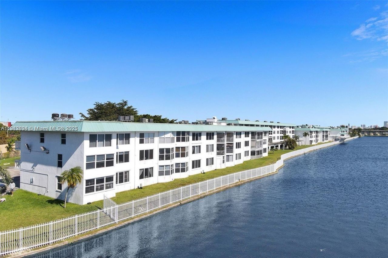 1000 NE 191st St, Unit 21, Miami, FL 33179 Photo