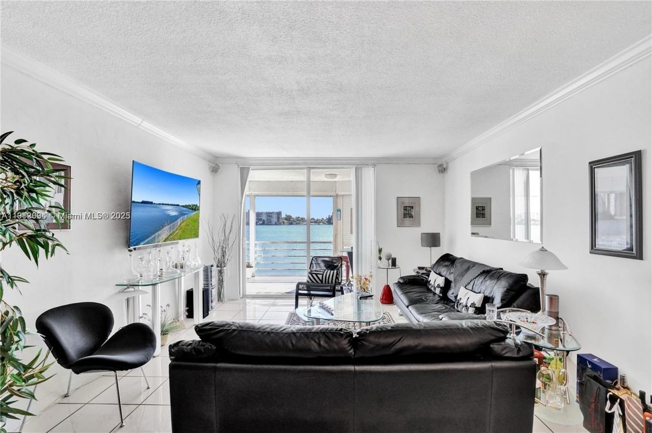 1000 NE 191st St, Unit 21, Miami, FL 33179 Photo