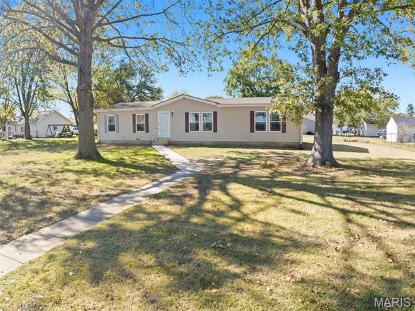 113 N Oak Street, Hoffman, IL 62250