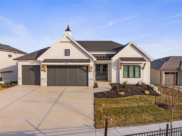 11239 S Sunray Drive, Olathe, KS 66061
