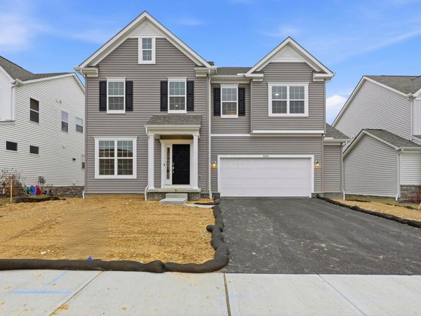 1056 Quarry Oak Drive, Grove City, OH 43123