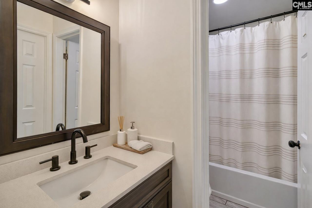 140 Old Pond Lane Photo 10