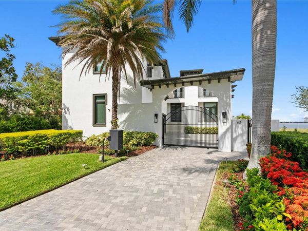 82 MARTINIQUE AVENUE, TAMPA, FL 33606