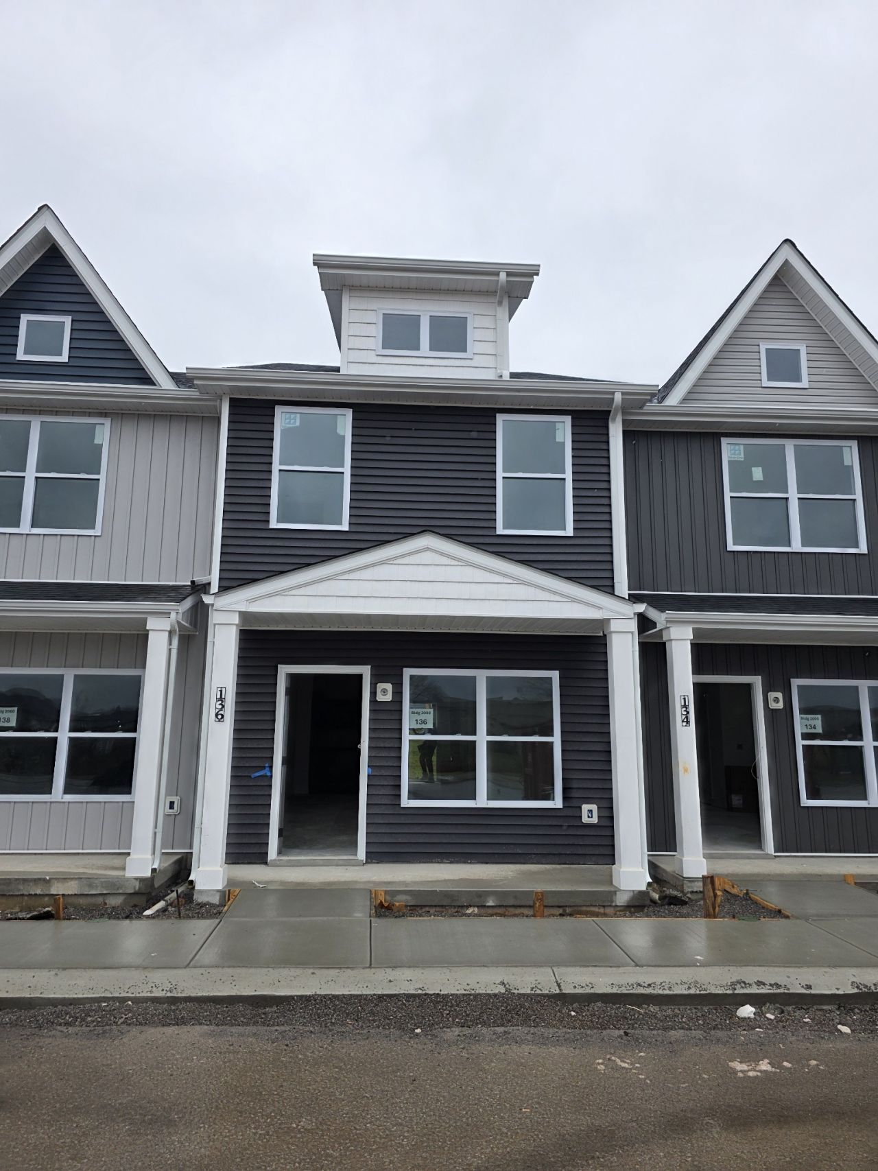 136 Front Ridge Circle, Clarksville, TN 37040 Main Photo