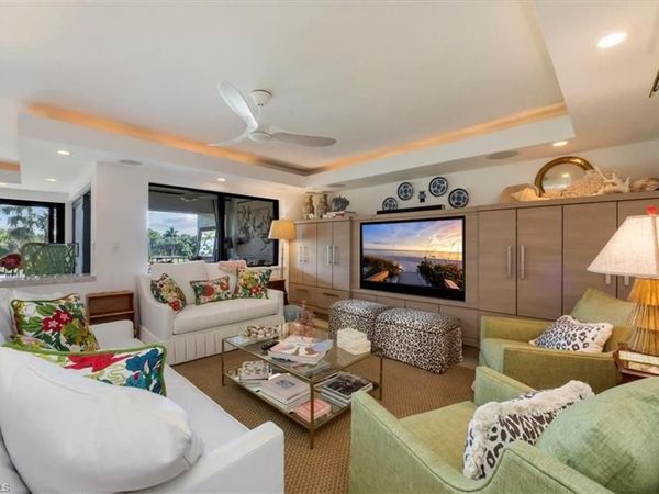 107 Clubhouse LN, Unit 391, NAPLES, FL 34105