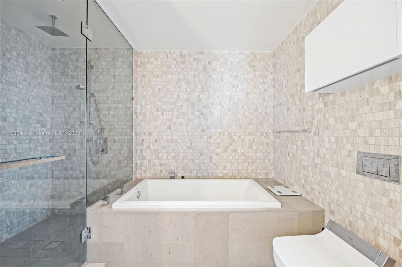 88 SW 7th St, Unit 3101, Miami, FL 33130 Photo