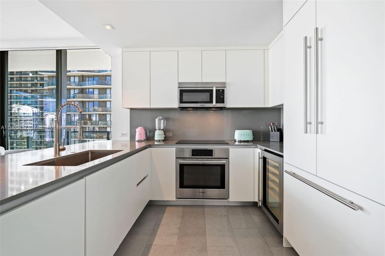 88 SW 7th St, Unit 3101, Miami, FL 33130 Photo