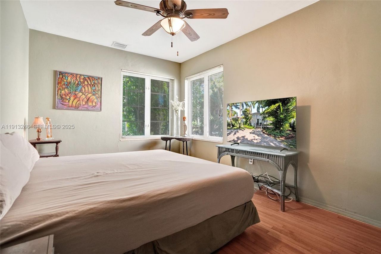 1335 Lenox Ave, Miami Beach, FL 33139 Photo